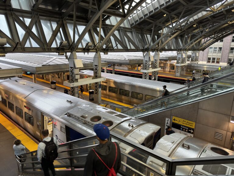 Embarque no Trem LIRR (Long sland Rail Road) com destino a Manjattan