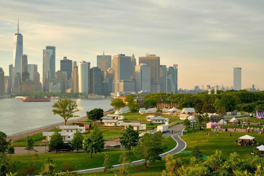 Governor's Island e a espetacular vista de Manhattan ao entardecer