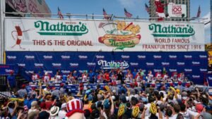 O Icônico Concurso de Comer Cachorros-Quentes do Nathan’s na Coney Island