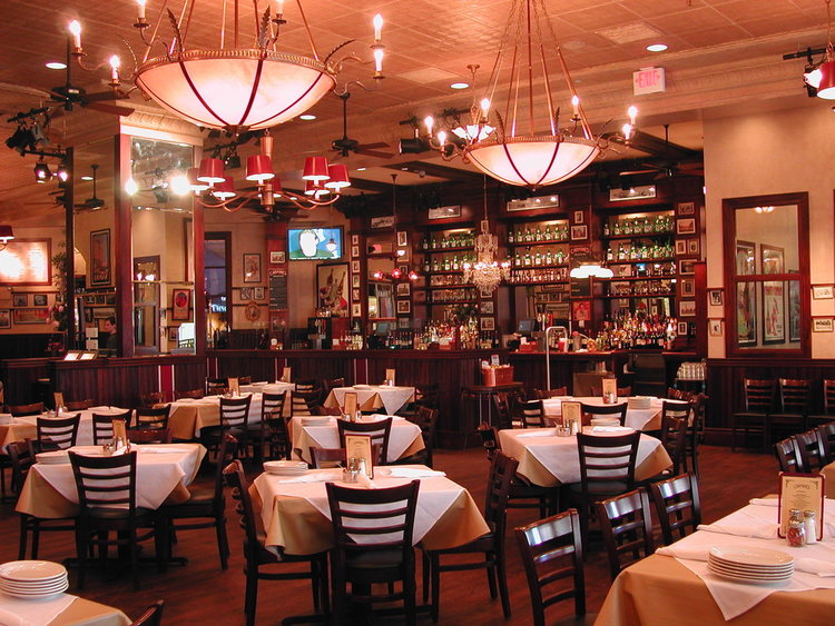 Interior do Restaurante Carmin's em Nova York, famoso pela comida italiana