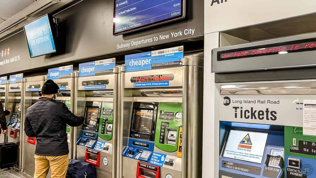 Comprando o Bilhete do Trem do Aeroporto JFK para Manhattan