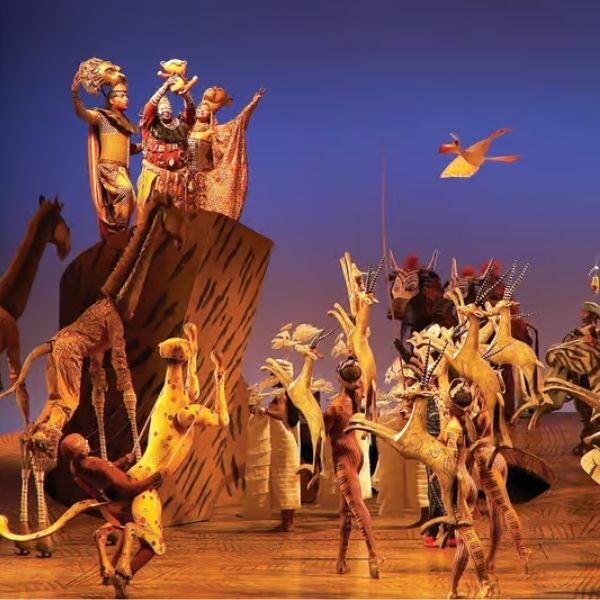Cena de Encanto em O Rei Leão, o Musical da Broadway 