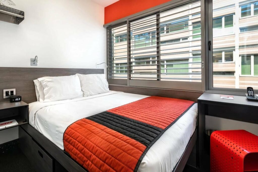 Quarto compacto e moderno do Pod Brooklyn em Williamsburg