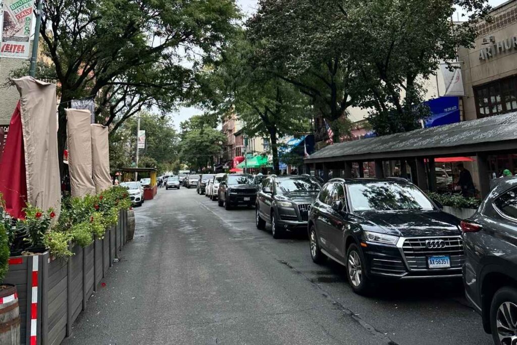 Rua comercial em Belmont, conhecida como Little Italy no Bronx - Foto Robson Caitano Rua comercial em Belmont, conhecida como Little Italy no Bronx - Foto autoral