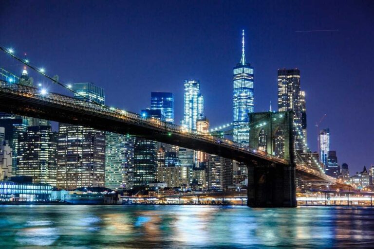 Vista panorâmica de Manhattan com destaque para hoteis baratos de Nova York