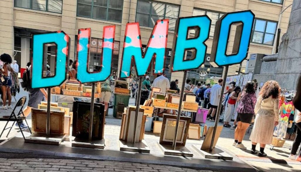 A Fle Market acontece aos domingos na Archway Under Manhattan Bridge