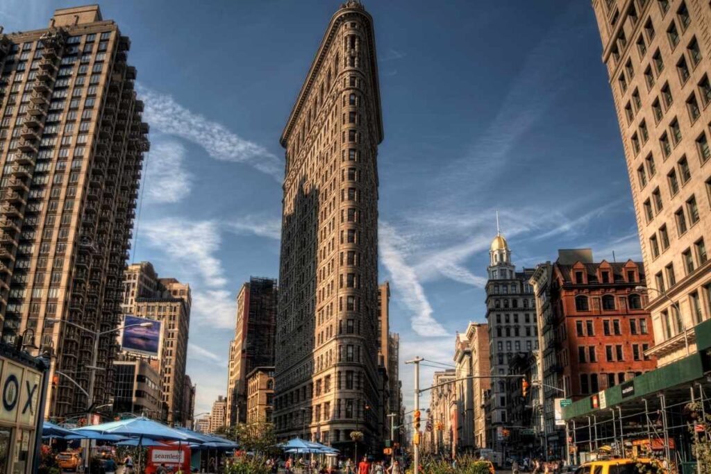 flatiron building é um dos edifícios mais famosos de nova york