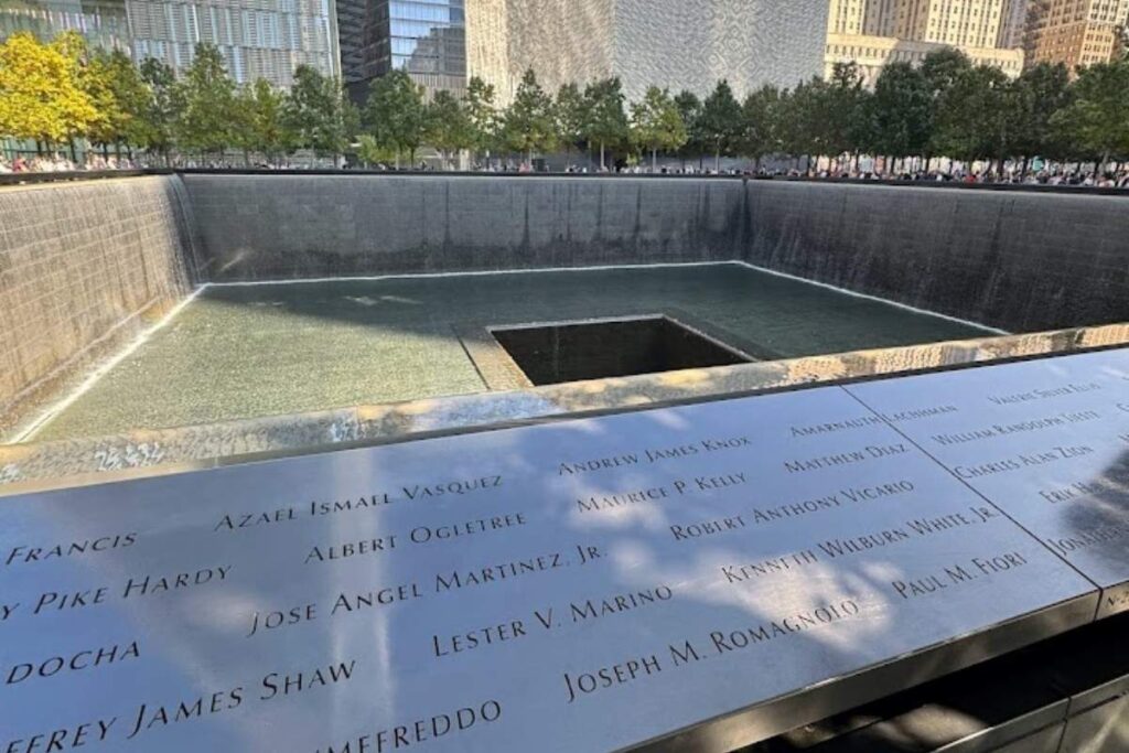 Uma das Piscinas do memorial 11 de Setembro, no local onde ficava uma das Torres Gêmeas do World Trade Center - Foto Robson Caitano