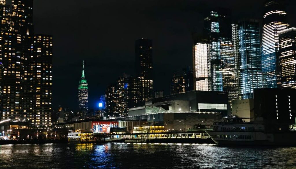 Skyline de Manhattan com destaque ao Empire State Building
