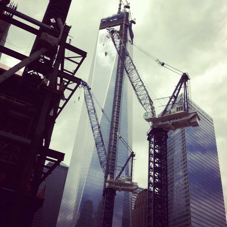 Foto do One World Trade Center ainda em obras em 2013, tirada em minha primeira viagem a Nova York - foto do autor