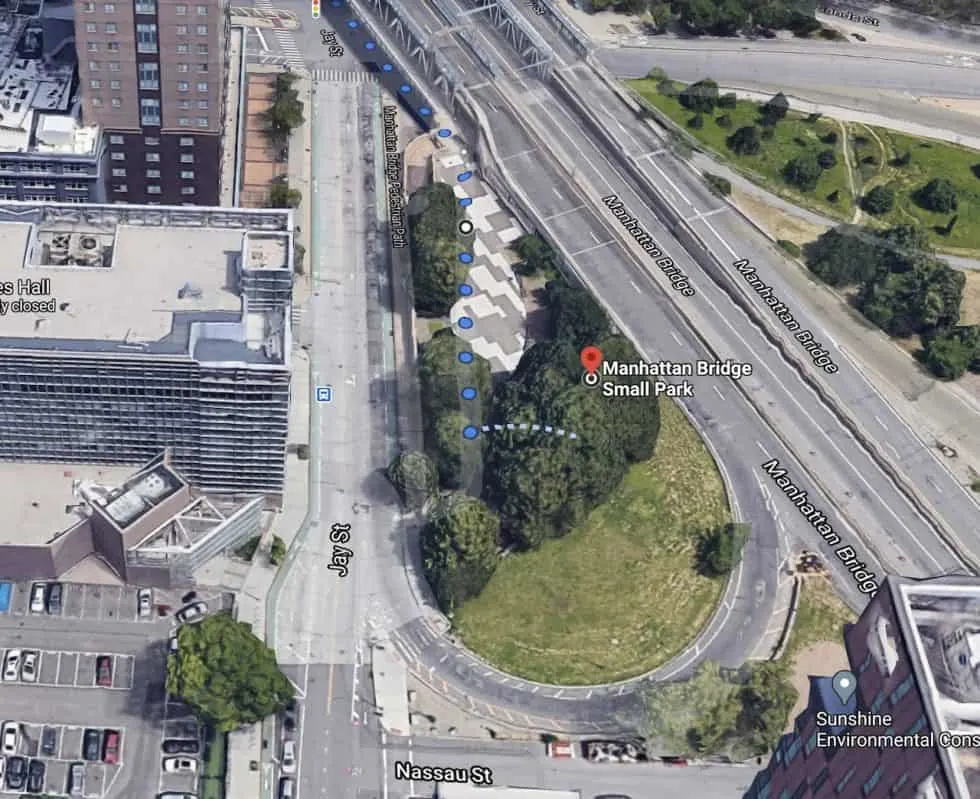 entrada da ponte manhattan pelo brooklyn