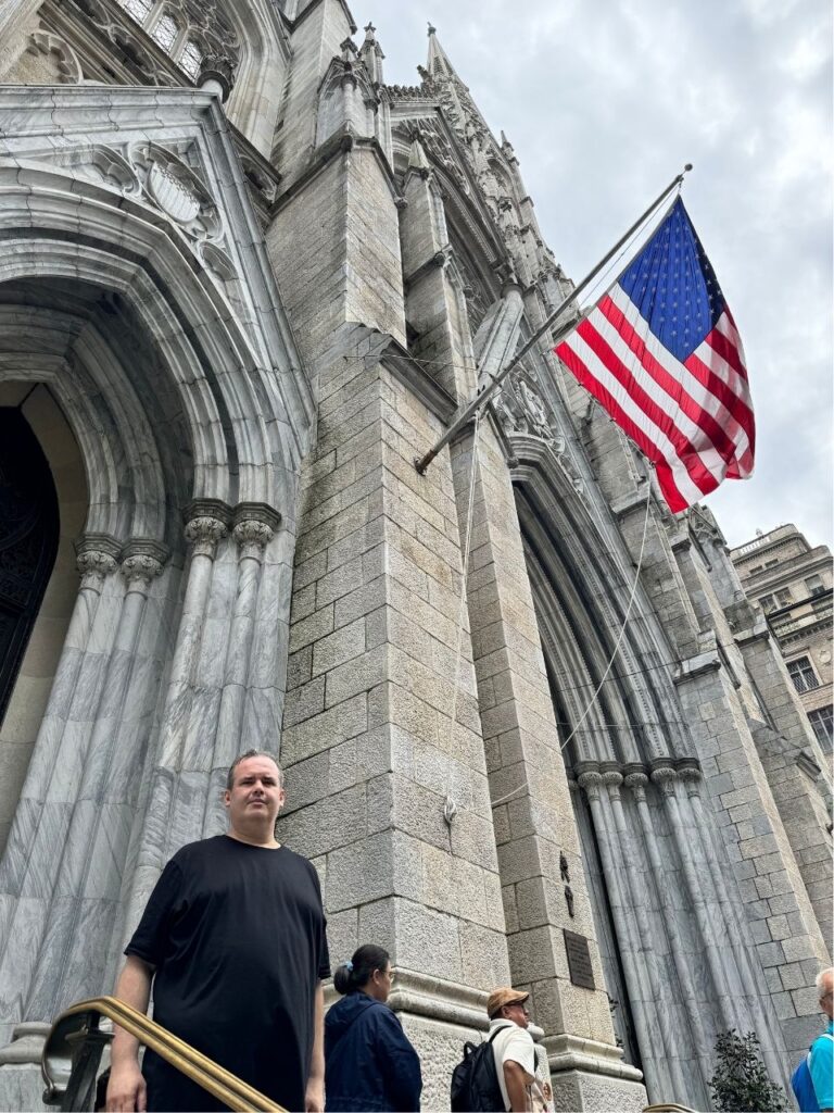 robson na entrada da cathedral - foto autoral