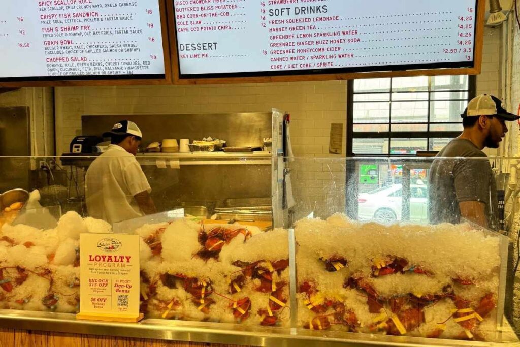Balcão de atendimento do Lobster Place no Chelsea Market, o restaurante frutos do mar - foto autoral