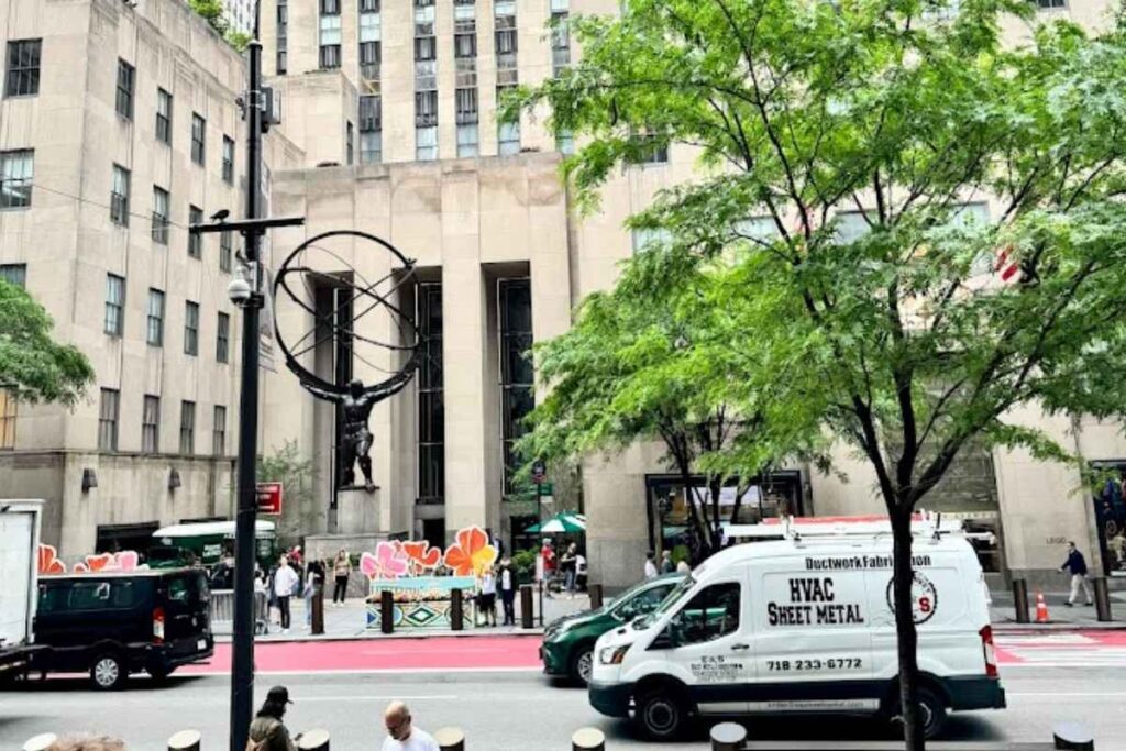 o rockefeller center fica em frente a catedral - foto autoral