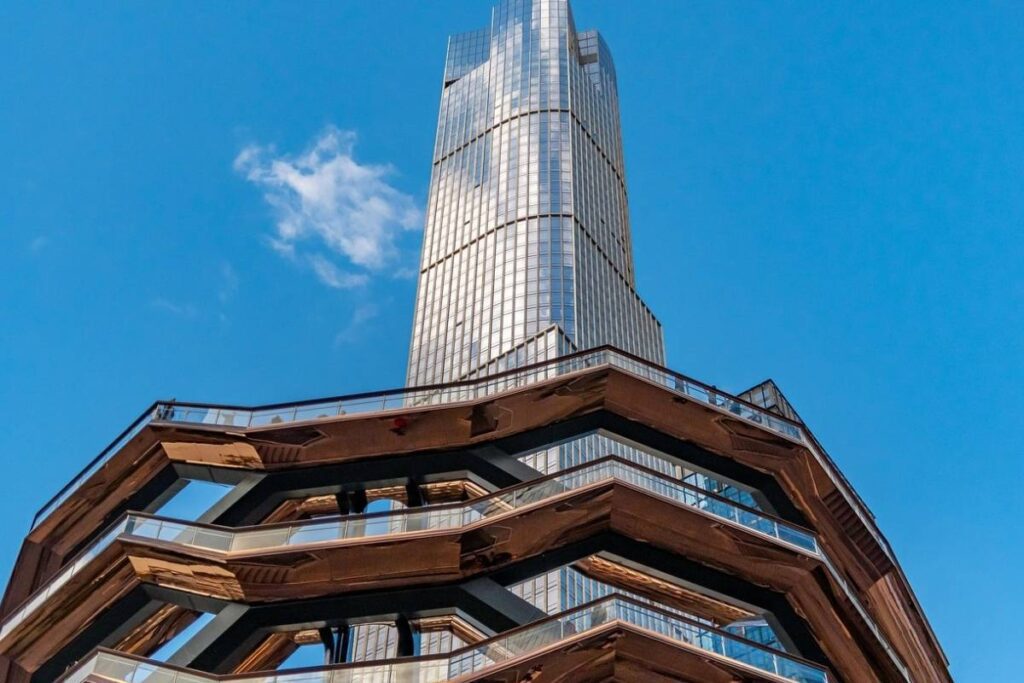 the vessel com o the edge ao fundo