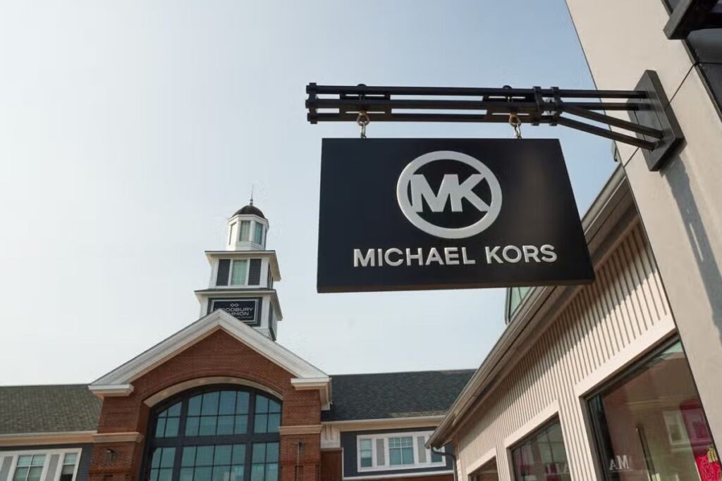 melhor dia para visitar o woodbury outlet