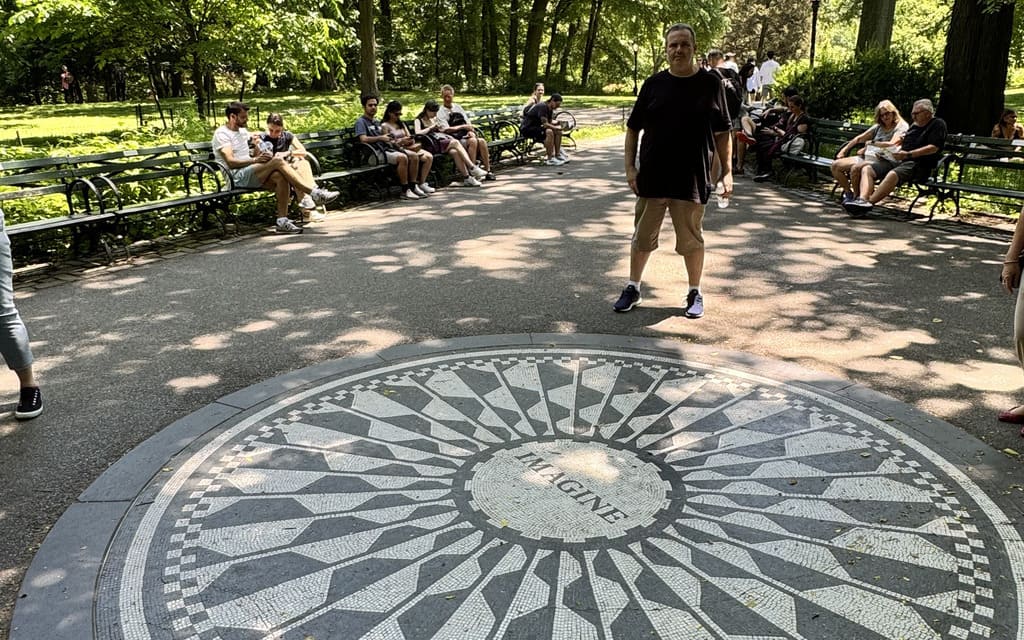 strawberry fields, homenagem a john lennon no central park - foto autoral