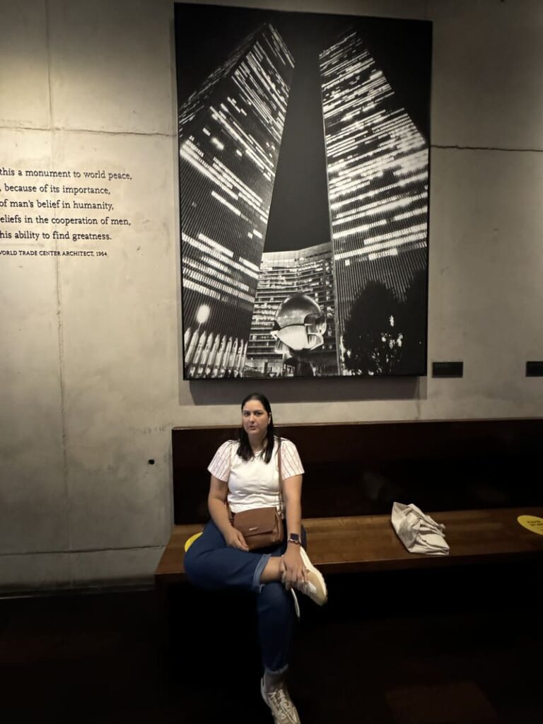 No saguão do museu do 11 de setembro esperando o início do tour guiado em 2023 - foto autoral